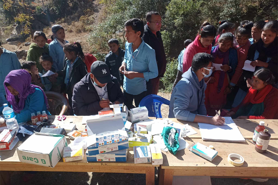 सुर्नयाको केदार माविमा स्वास्थ्य शिविर : २ सय ६७ विद्यार्थीले लिए सेवा 